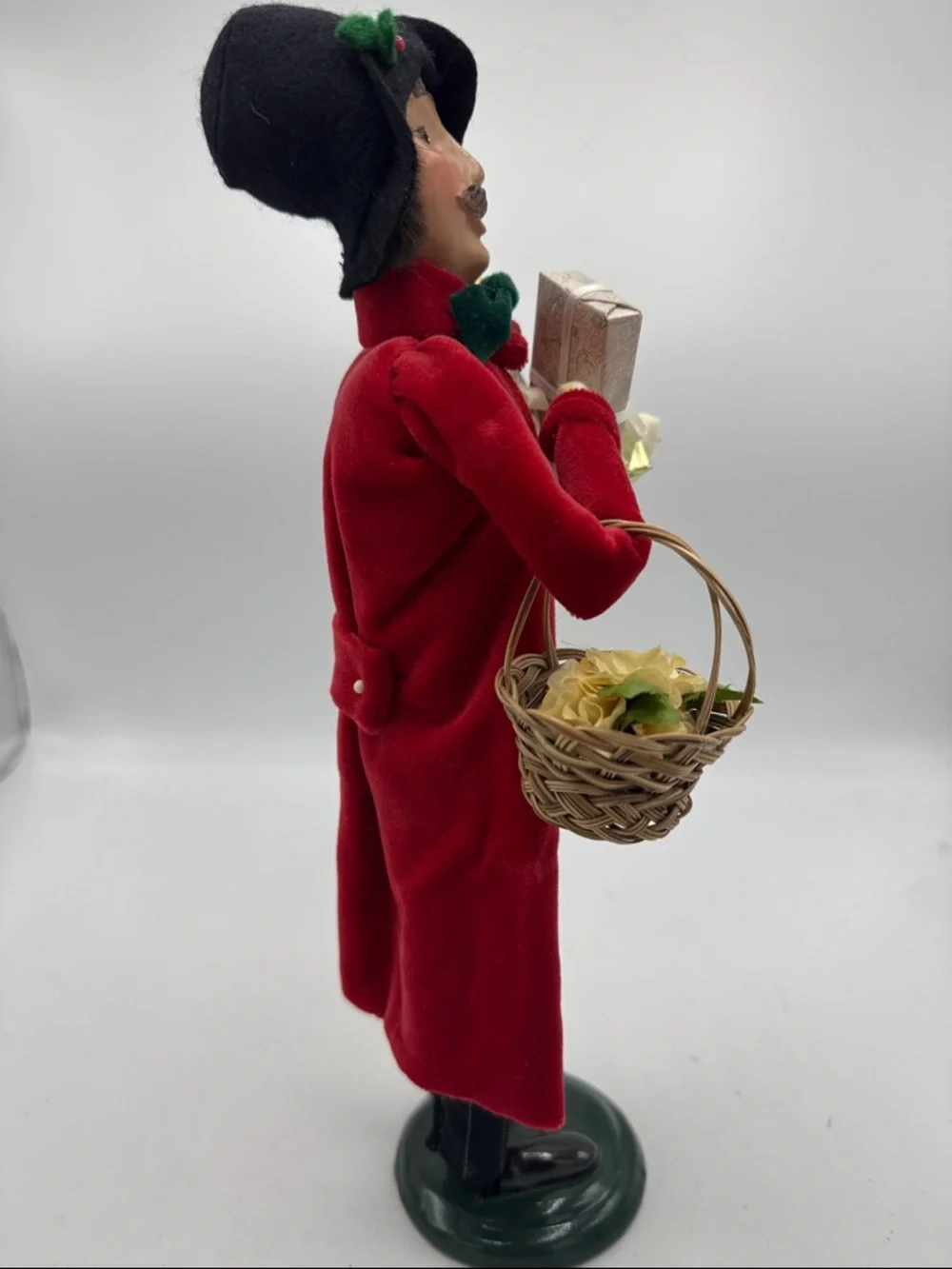 Byers choice Victorian Caroler Victorian Shopper